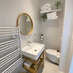 White House, Pensionat 4*