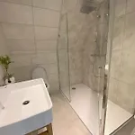 White House, 4*