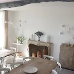 White House, Pensionat 4*